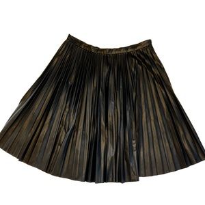 Black leather pleated midi skirt (Mango)